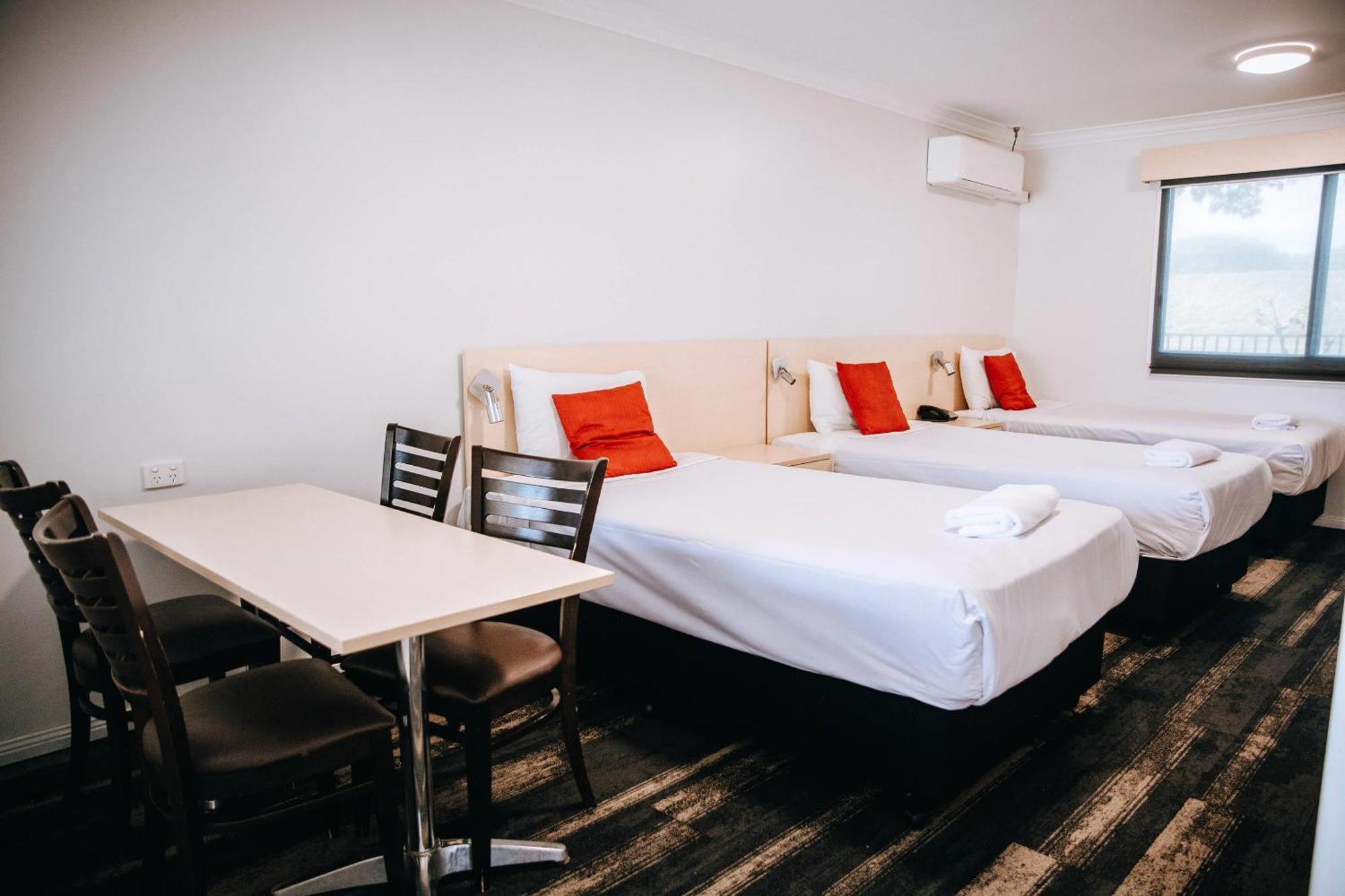 Econo alojamiento Moree Spa Motor Inn Exterior foto