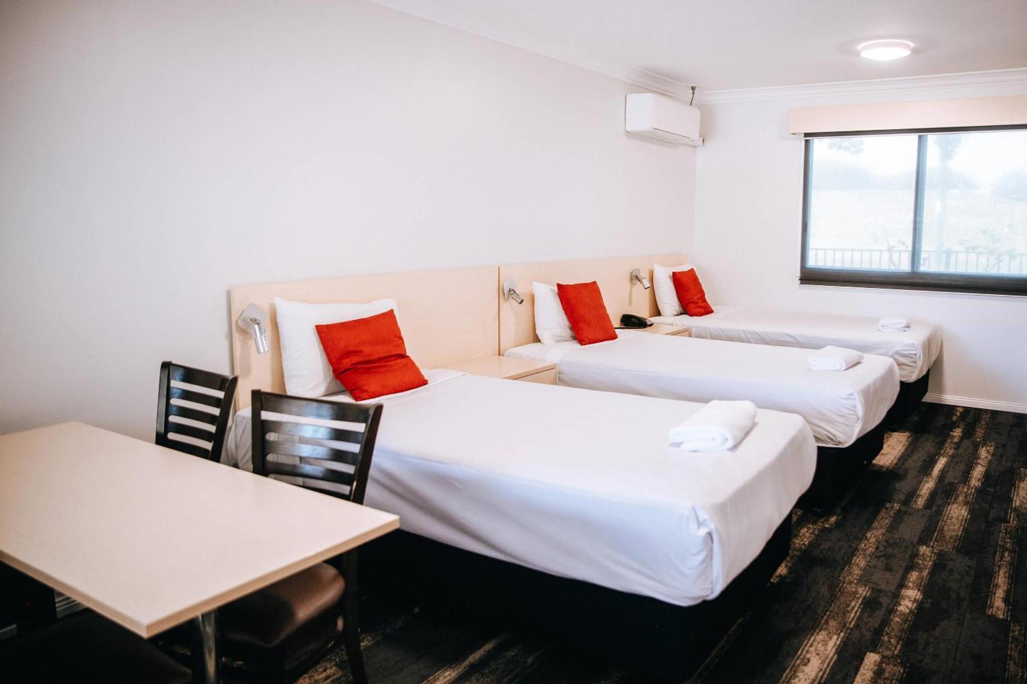Econo alojamiento Moree Spa Motor Inn Exterior foto